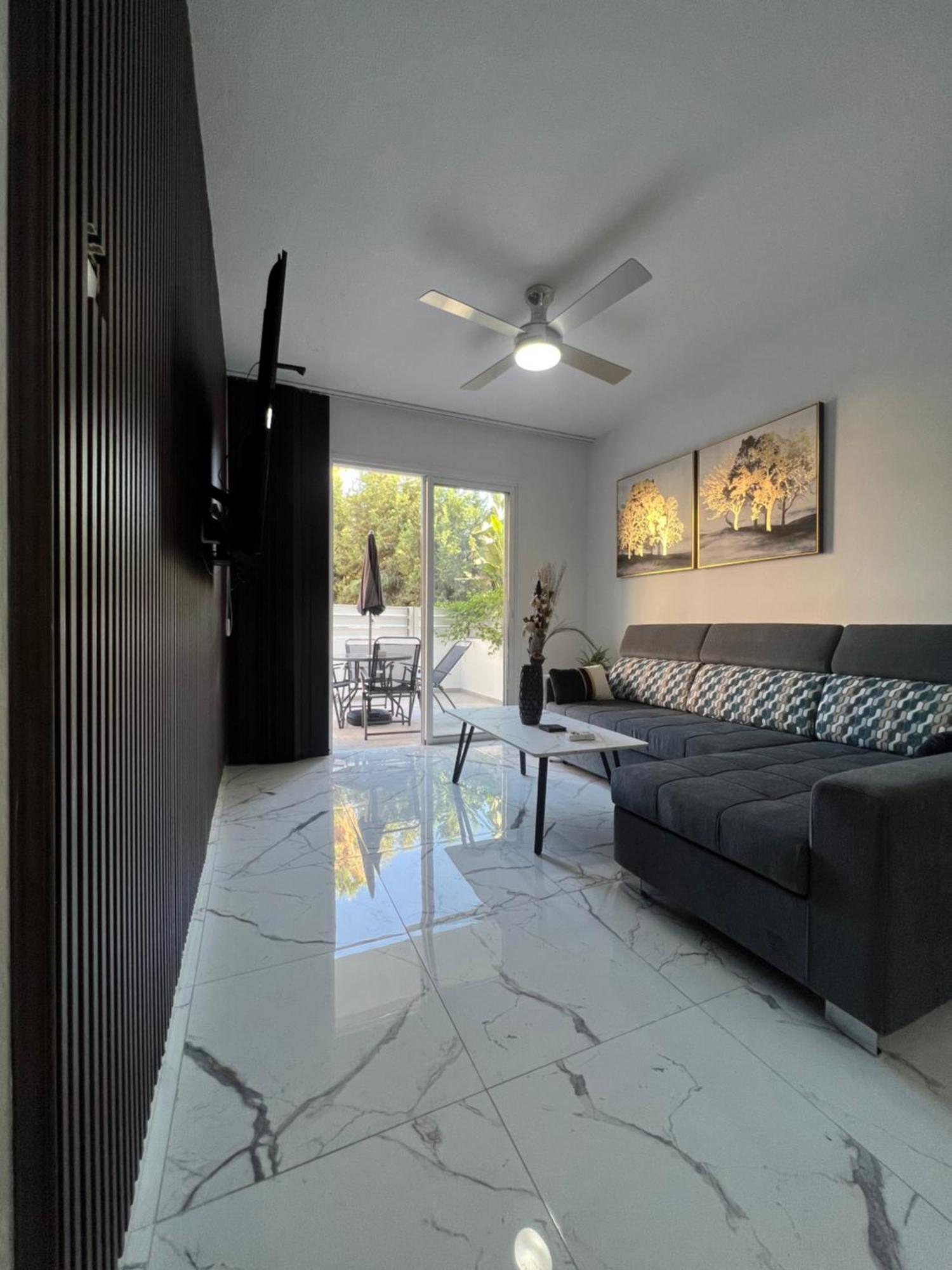 A5 Luxe Oasis Retreat - 3 Minute Drive To Apartment