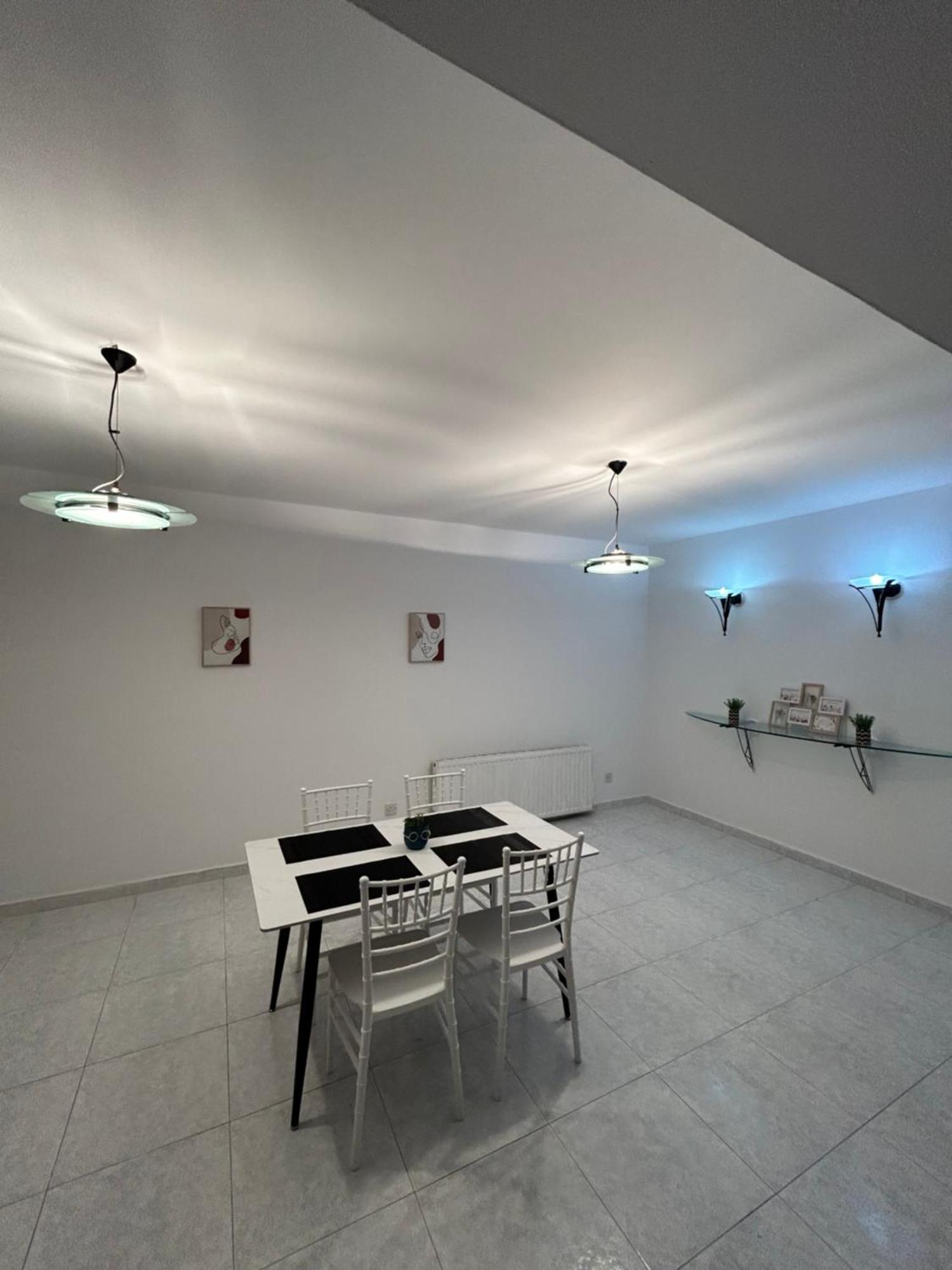 Modern Spacious Penthouse In *