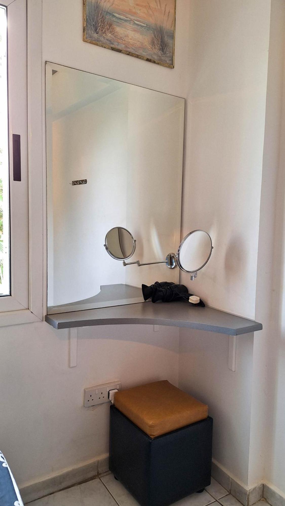 Apollonia Hotel Apartments 2*
