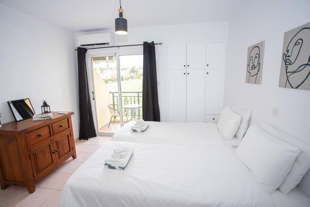 Estea - Olympia's Skyview Townhouse With A Pool Paphos