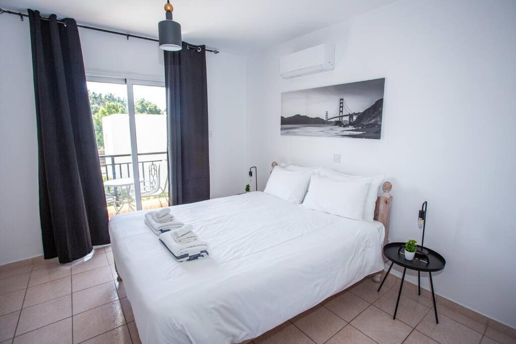 Estea - Olympia's Skyview Townhouse With A Pool * Paphos