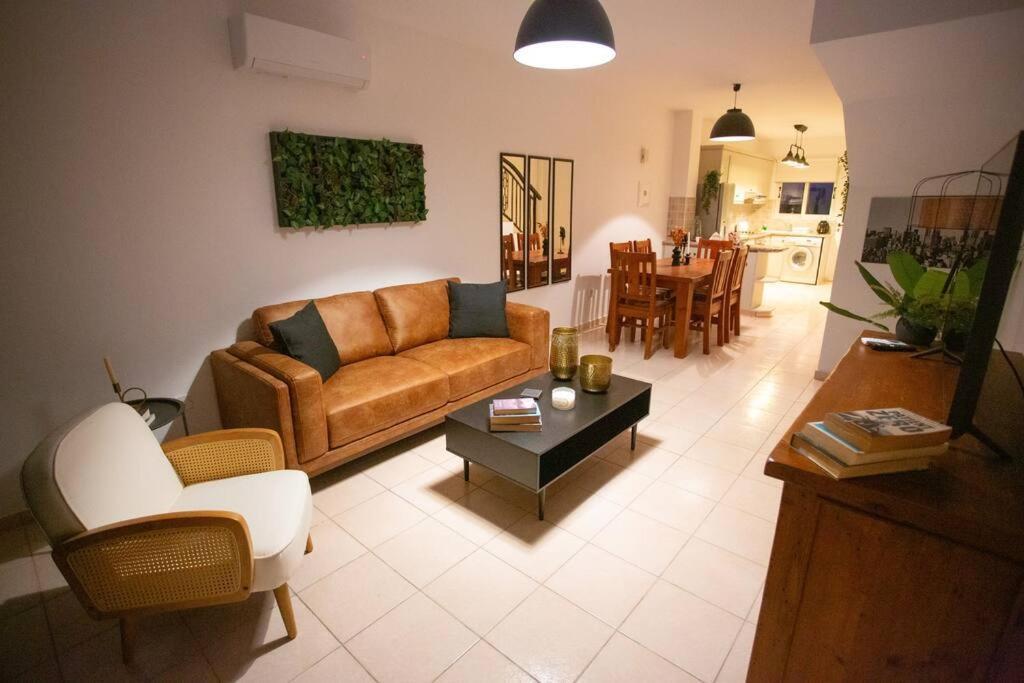 Holiday home Estea - Olympia's Skyview Townhouse With A Pool