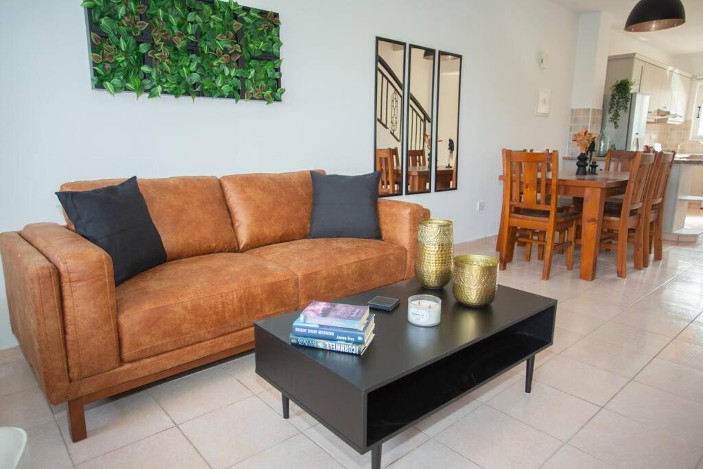 Estea - Olympia's Skyview Townhouse With A Pool Paphos