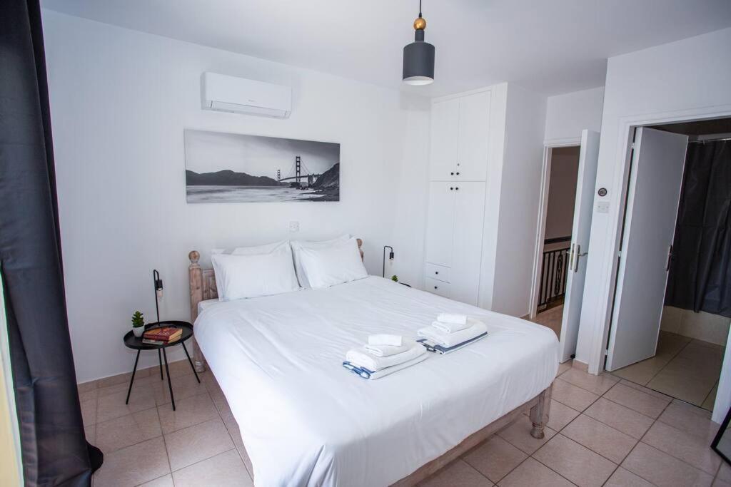 Holiday home Estea - Olympia's Skyview Townhouse With A Pool *