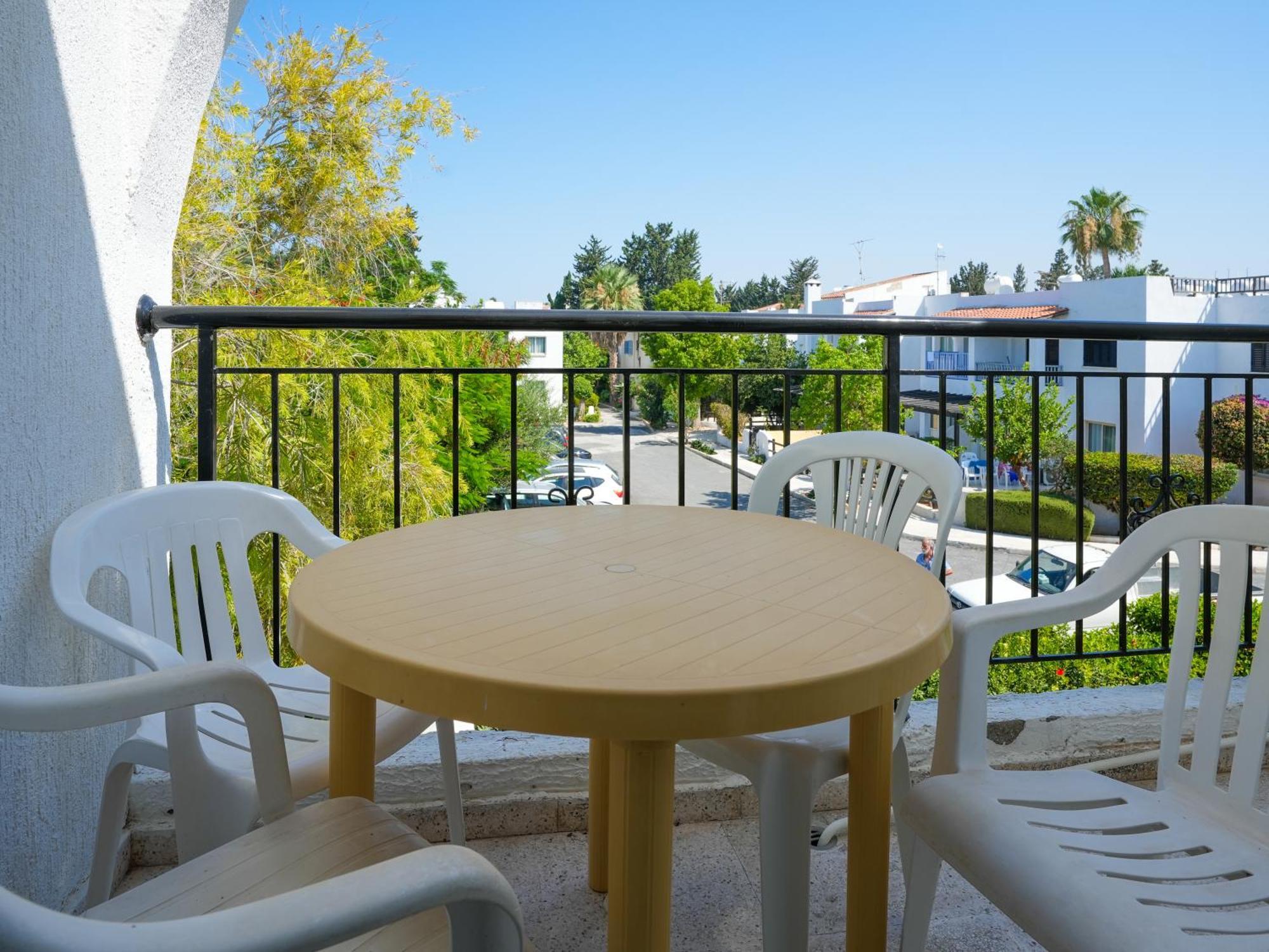 Resitour - Gardens Apartment Paphos