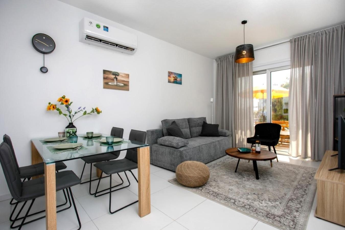 Apartment Oasis-amazing Location, Sea View, Stylish Paphos