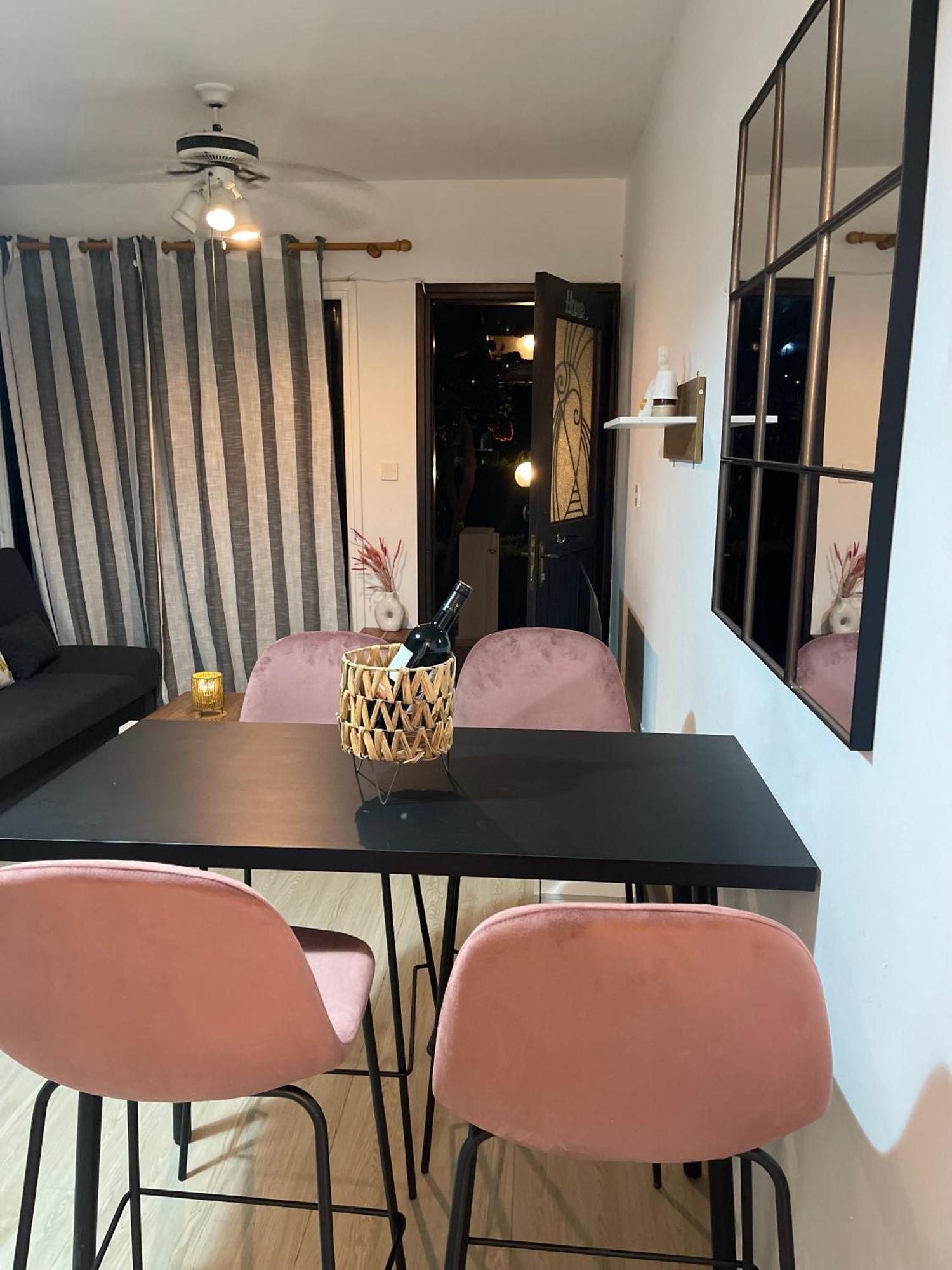 Ibiscus Garden With Pool, Kato Apartment *