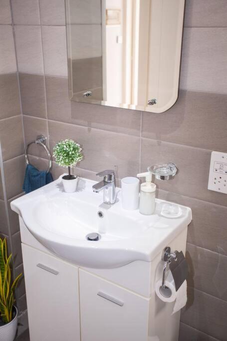 Apartamento Estea - Melina's Tranquil Oasis By The Pool Paphos