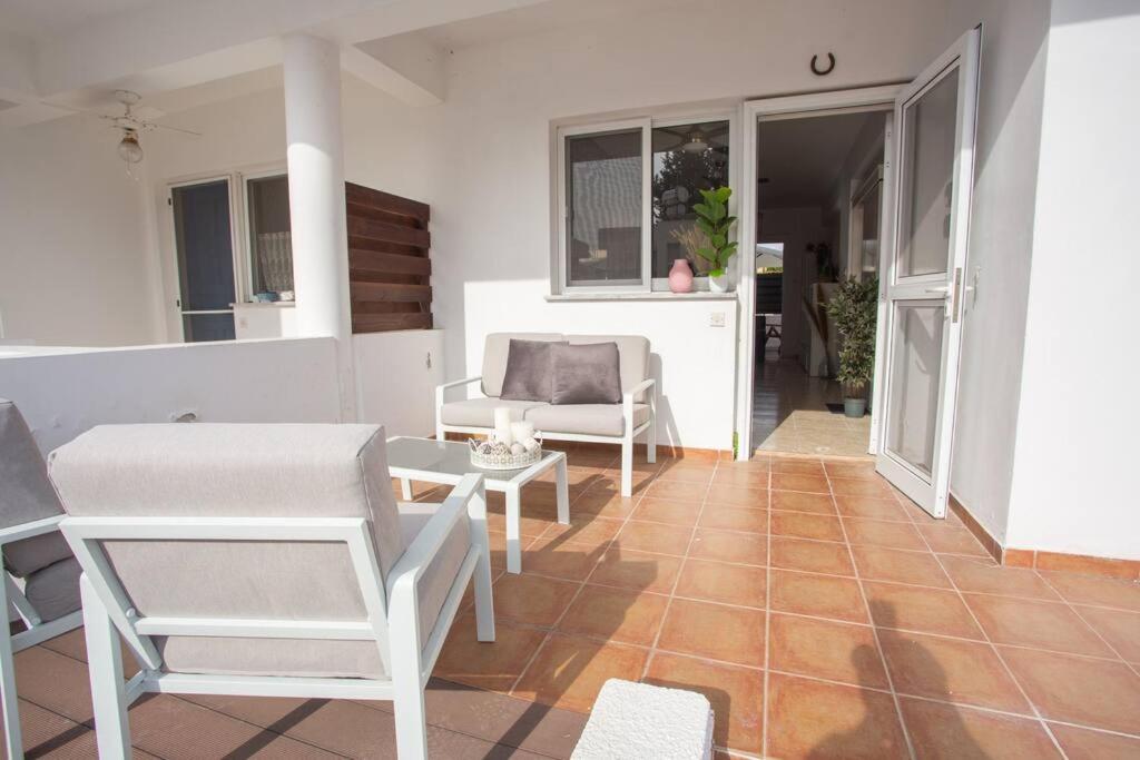 Apartamento Estea - Melina's Tranquil Oasis By The Pool *