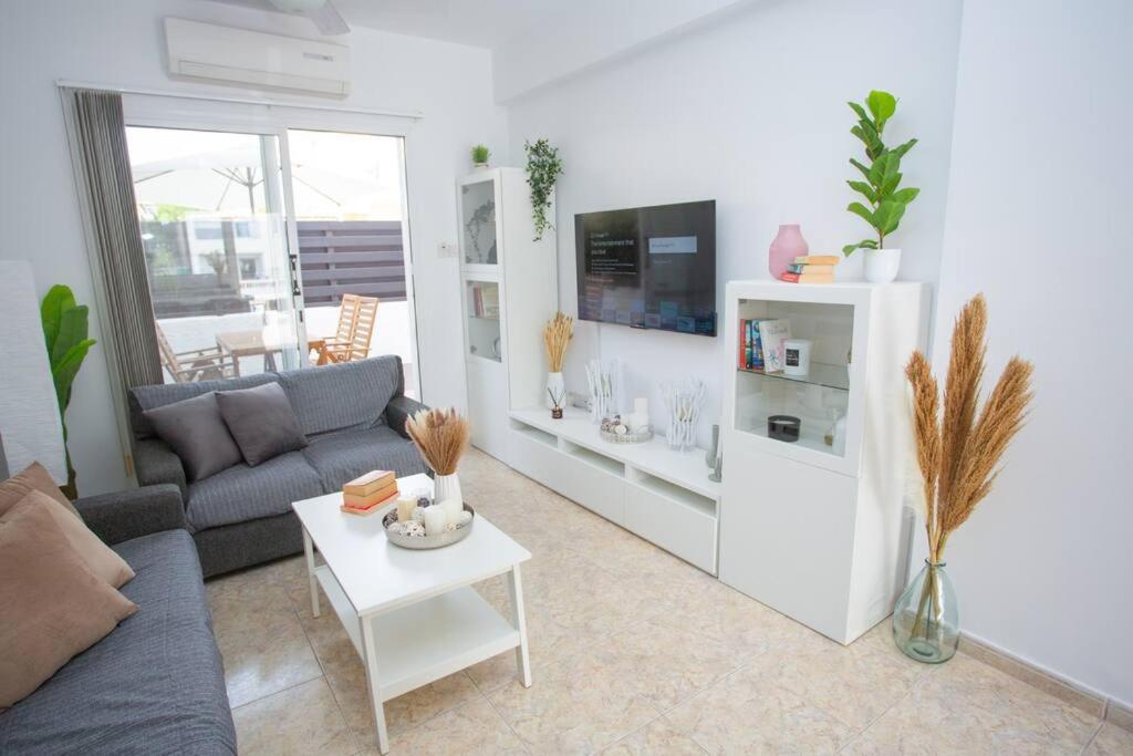 Apartamento Estea - Melina's Tranquil Oasis By The Pool Paphos