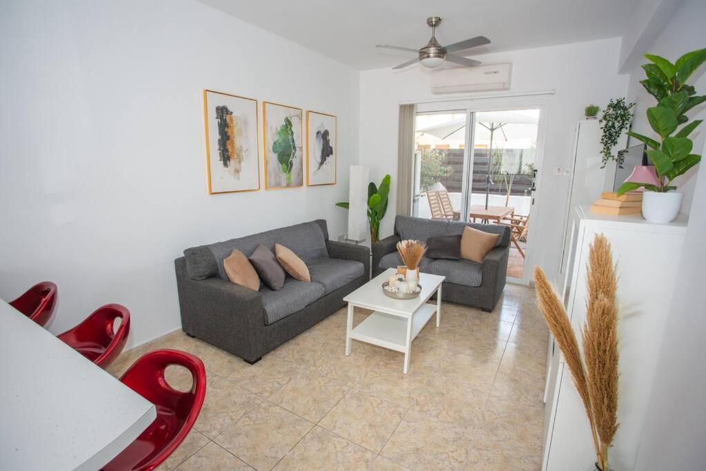 Apartamento Estea - Melina's Tranquil Oasis By The Pool
