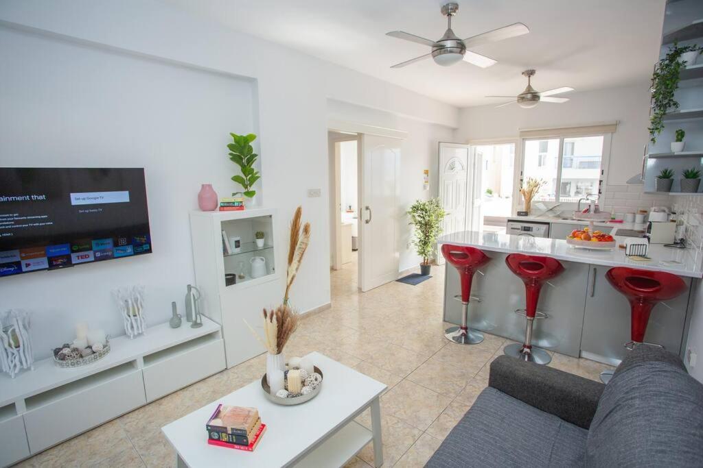 Estea - Melina's Tranquil Oasis By The Pool Paphos