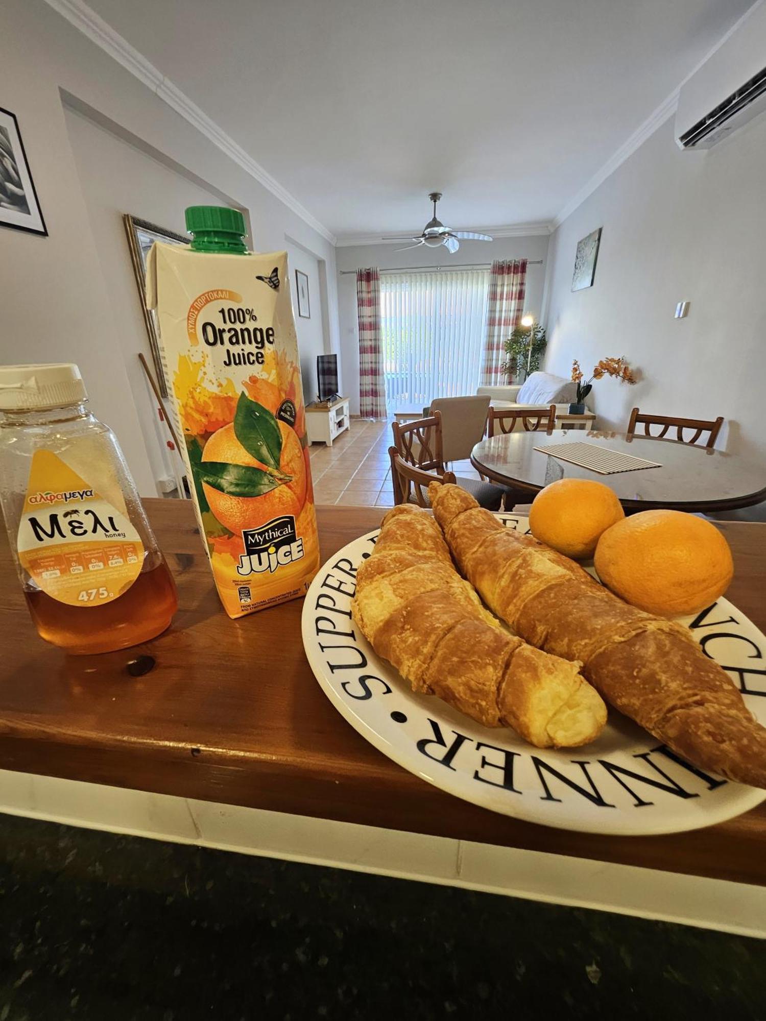 Family-Friendly 2Br Poolside Apartment With Terrace, Universal Area