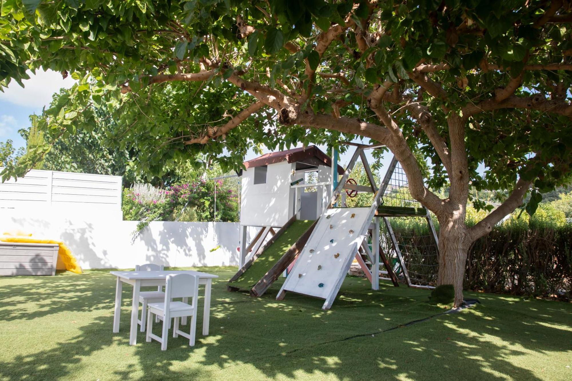 Koni Villa
