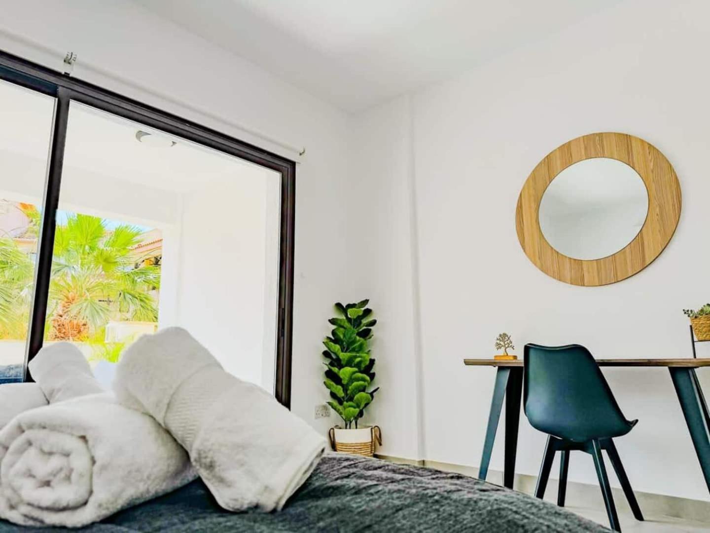 Queens Gardens Paradise Vip, Pool, Mall, Sea Apartment Paphos