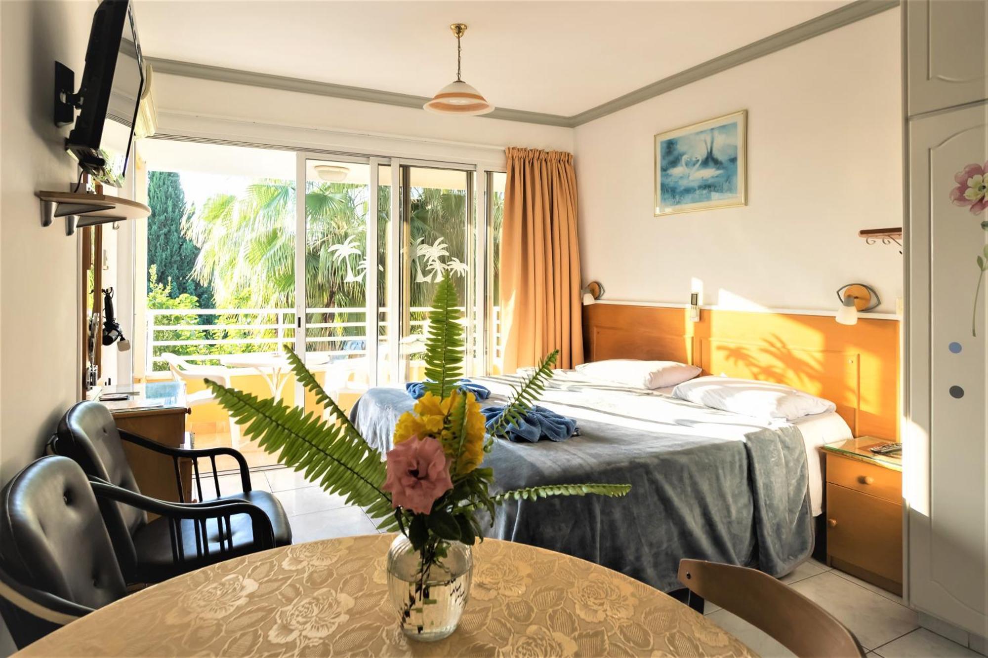 Apollonia Hotel Apartments Aparthotel 2*