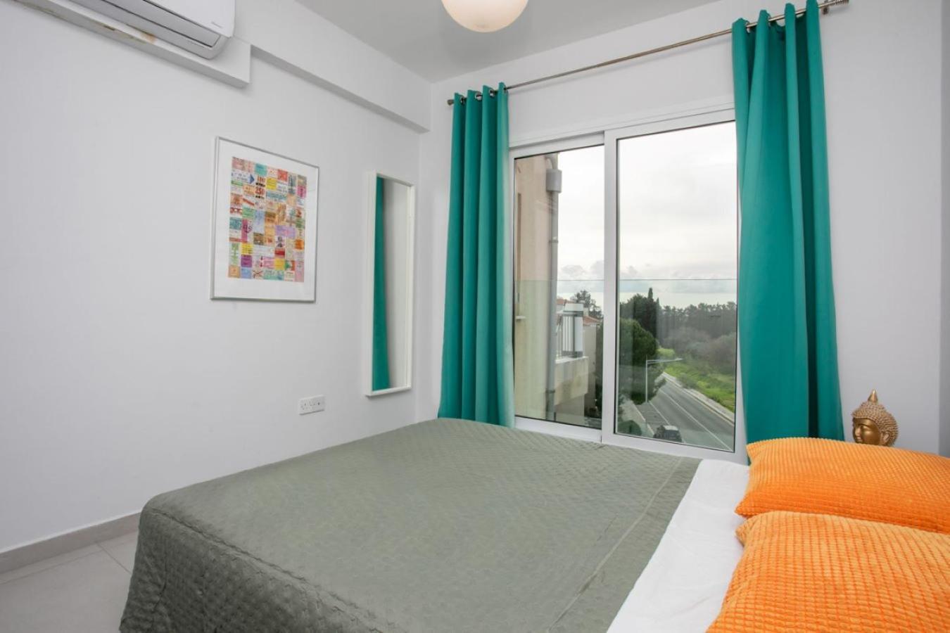 Lovely & Stylish! 3br Specious Penthouse-serenity Skyview Apartment *