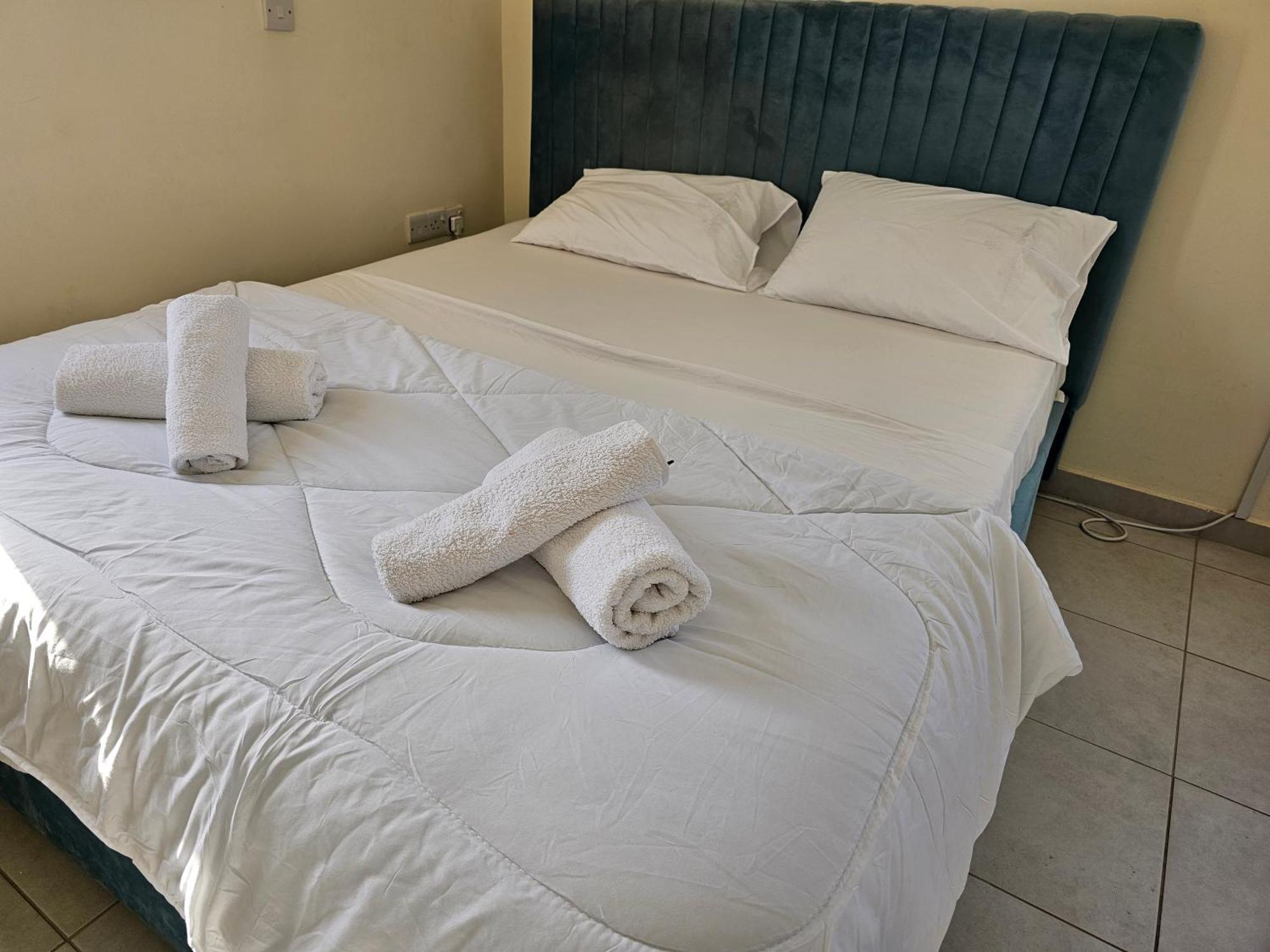 Two Bedroom Holidays Apartment, Walking Distance To The And Harbour Paphos