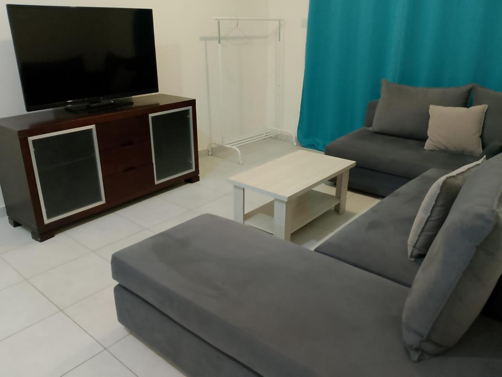 Two Bedroom Holidays Apartment, Walking Distance To The And Harbour Apartment