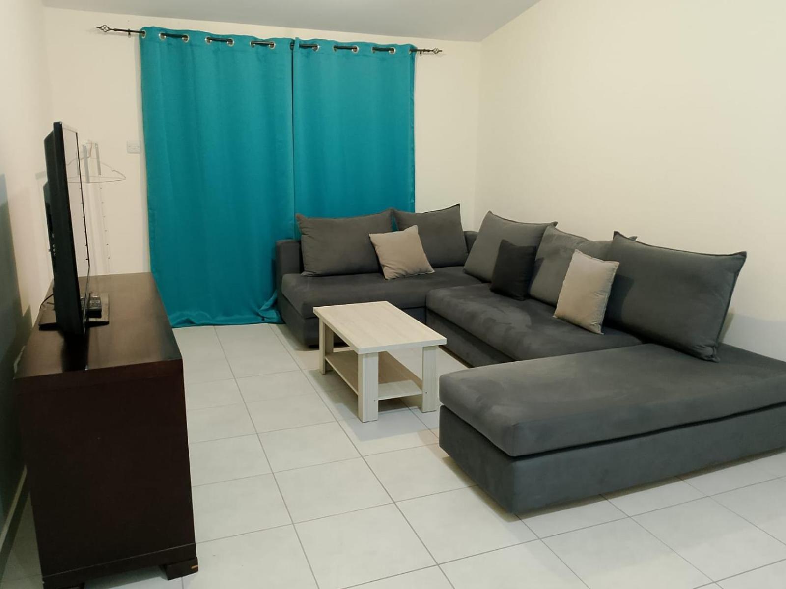 Two Bedroom Holidays Apartment, Walking Distance To The And Harbour Apartment *