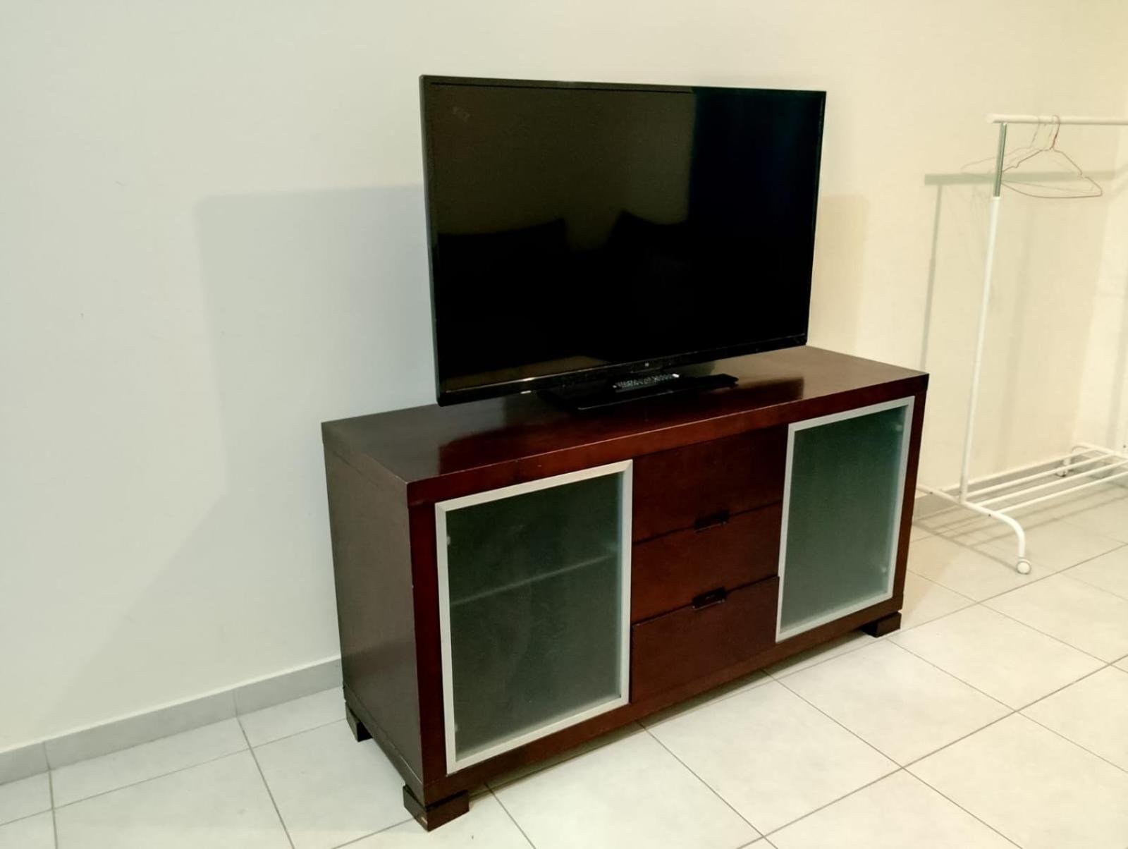 Apartment Two Bedroom Holidays Apartment, Walking Distance To The And Harbour