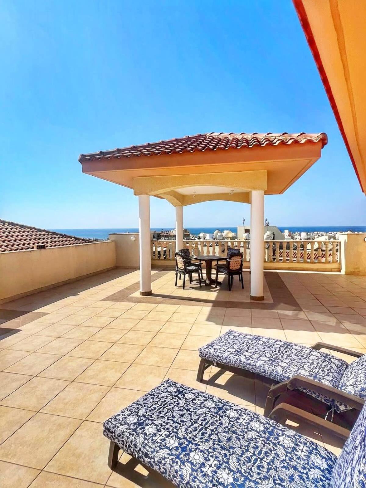 Apartment Penthouse 365 Sunsets Paphos