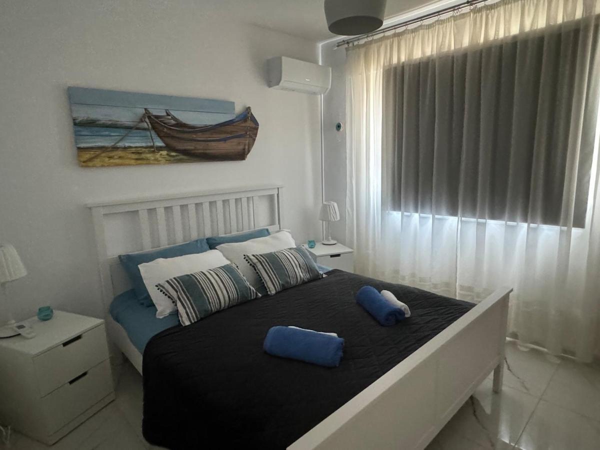 Thelma Court Apartment *