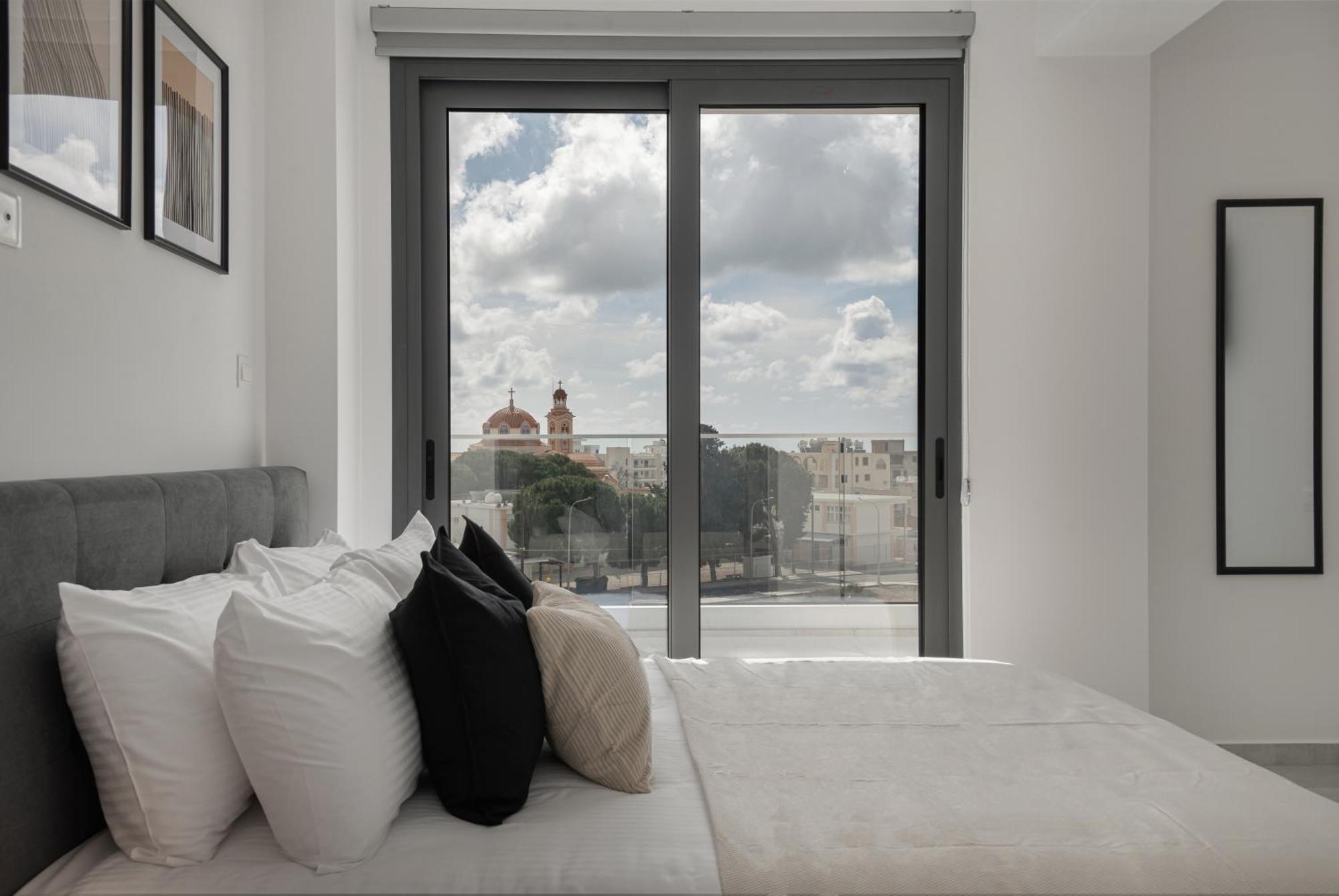 Apartment Phaedrus Living Noir *
