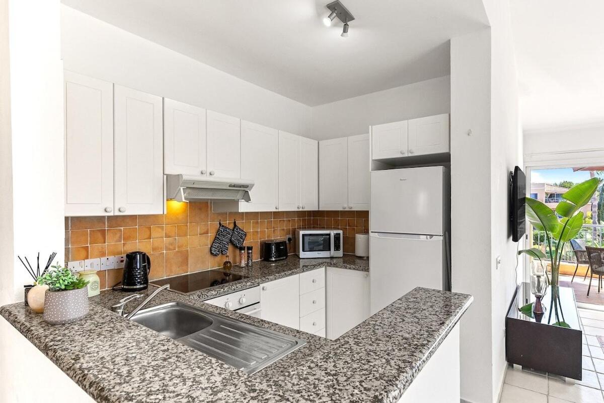 Limnaria Gardens Beautiful By Vichy Apartment