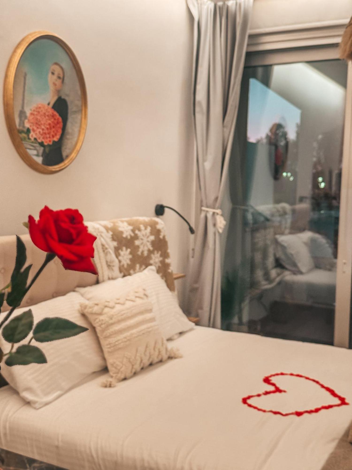 Bohemian Rhapsody Apartment *