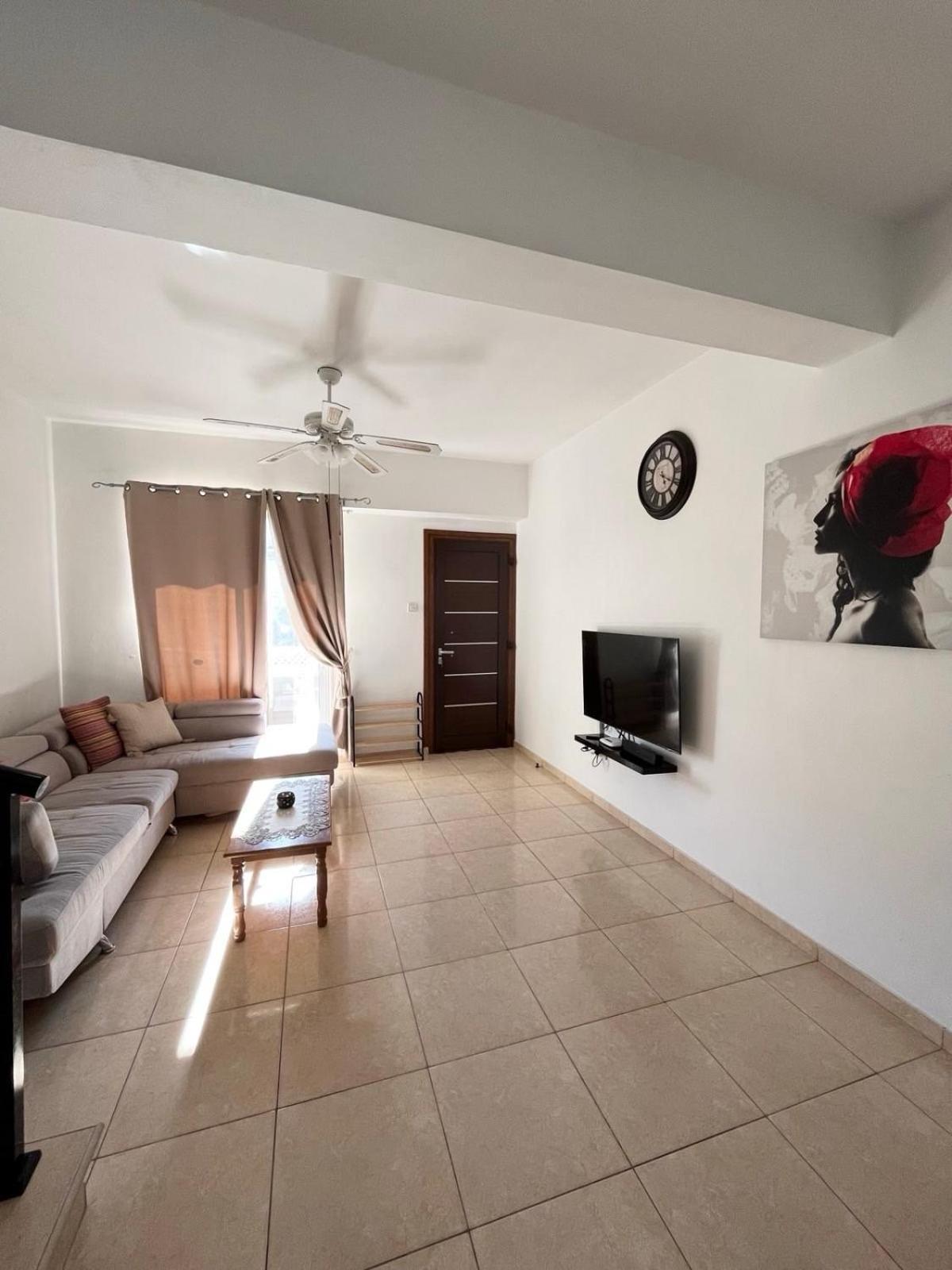 Diana Townhouse 2 *