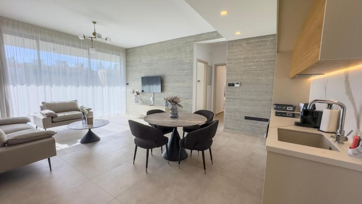 Malberry Park 102 - Modern 2 Bedroom With Pool, Gym, Jaccuzi Apartment Paphos