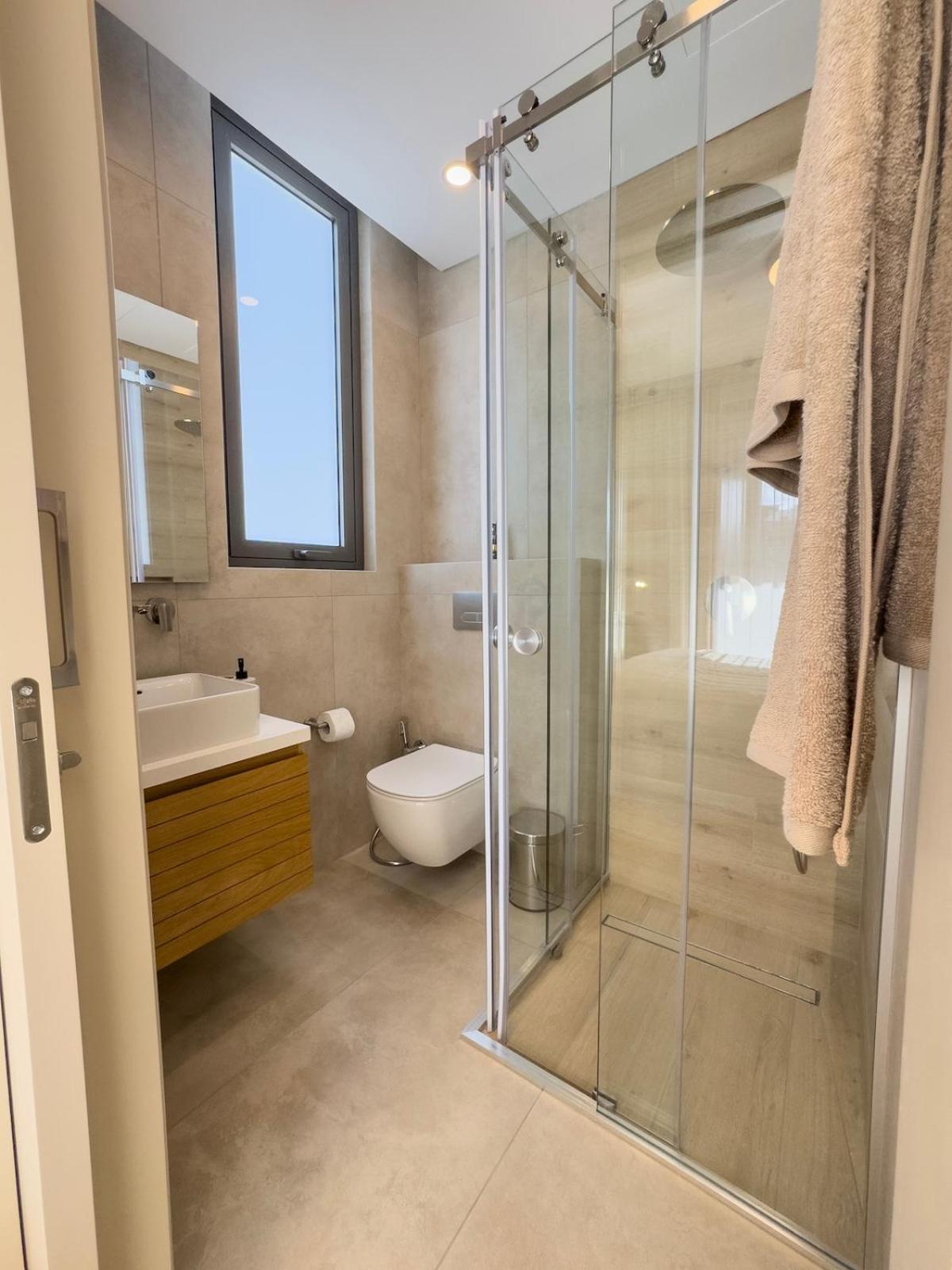 Malberry Park 102 - Modern 2 Bedroom With Pool, Gym, Jaccuzi Apartment