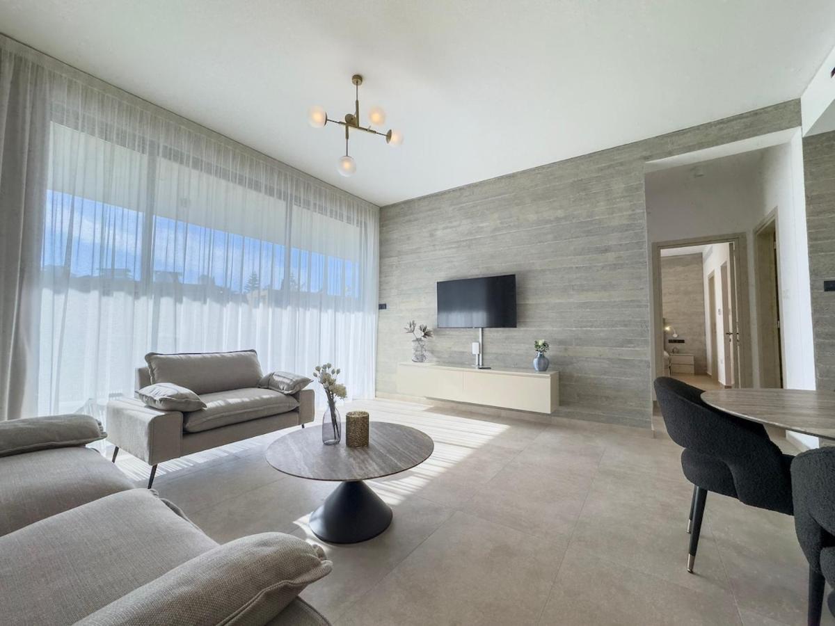 Malberry Park 102 - Modern 2 Bedroom With Pool, Gym, Jaccuzi Apartment *