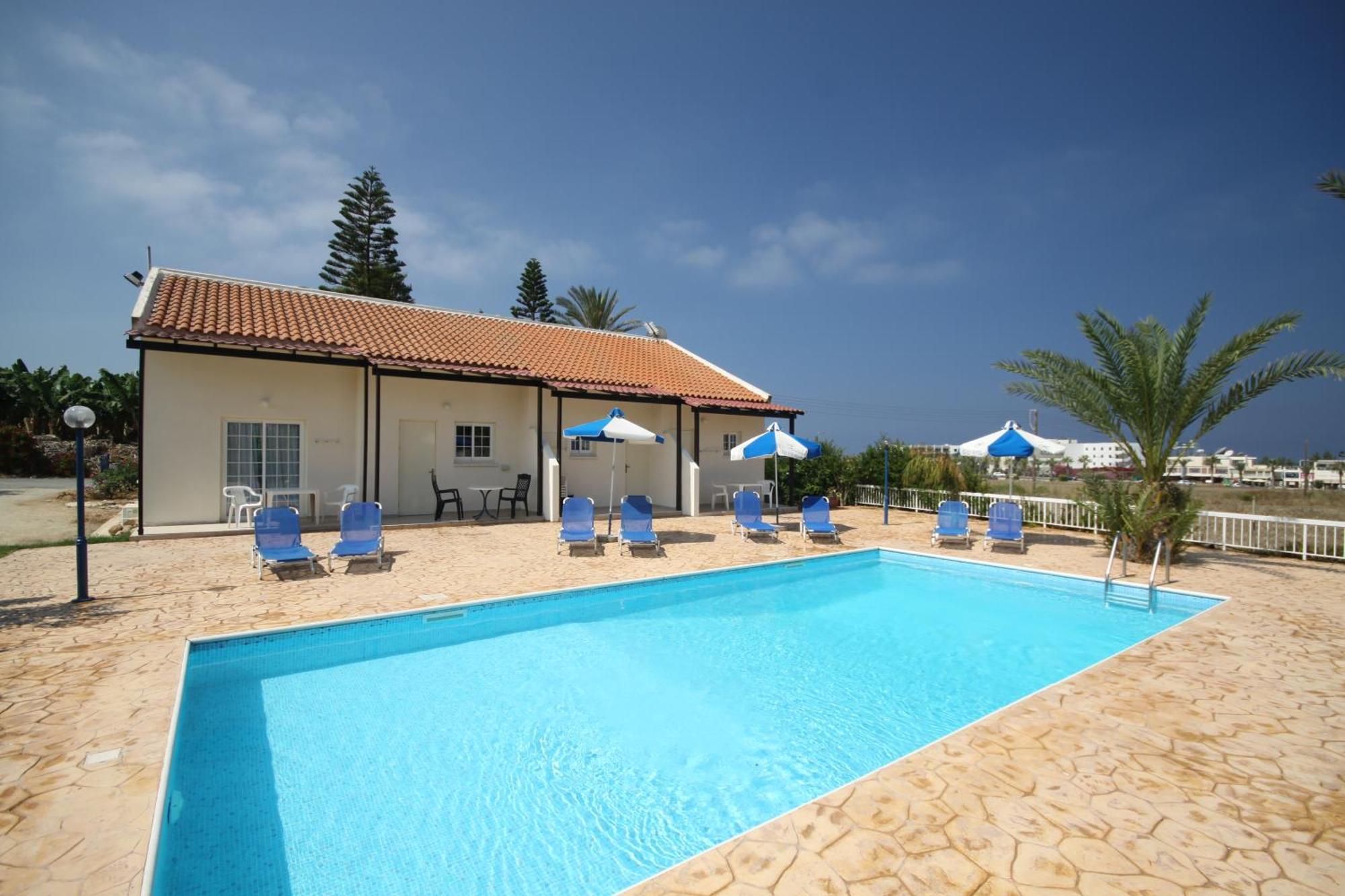 Helios Bay And Hotel Klorakas