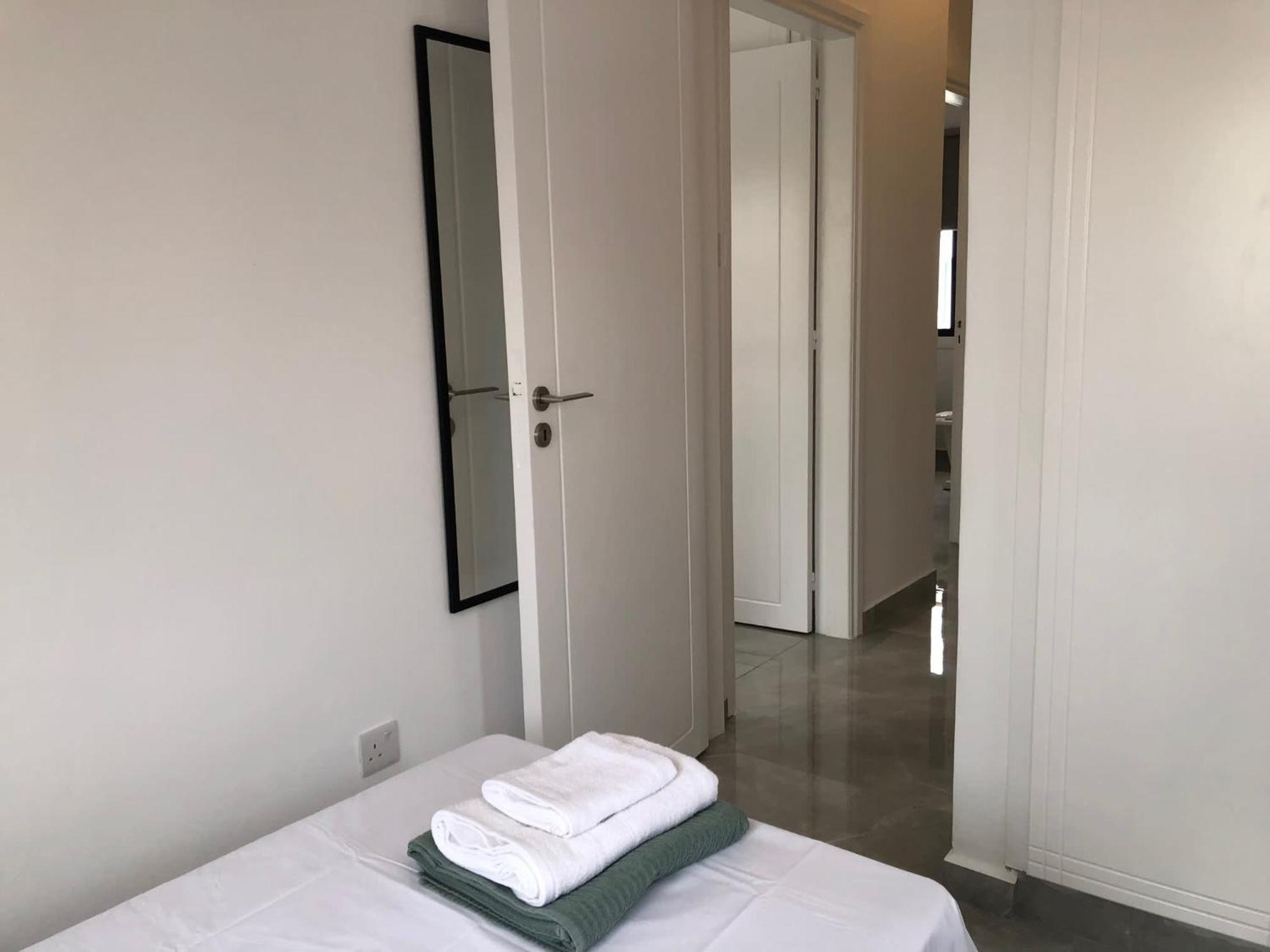 Luxurious 3-bed Villa, Modern Decor, Communal Pool Villa