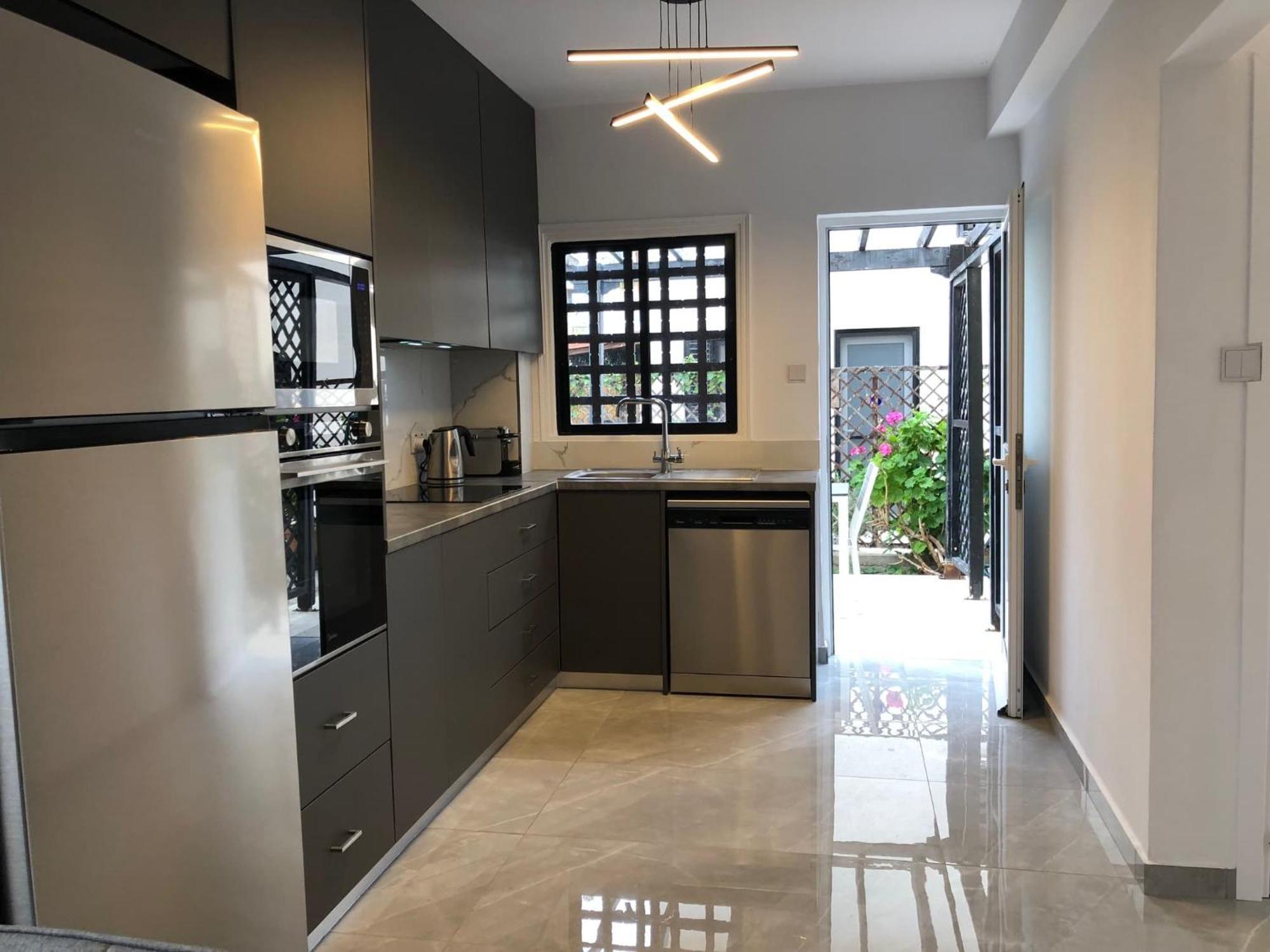 Luxurious 3-bed Villa, Modern Decor, Communal Pool Villa Paphos