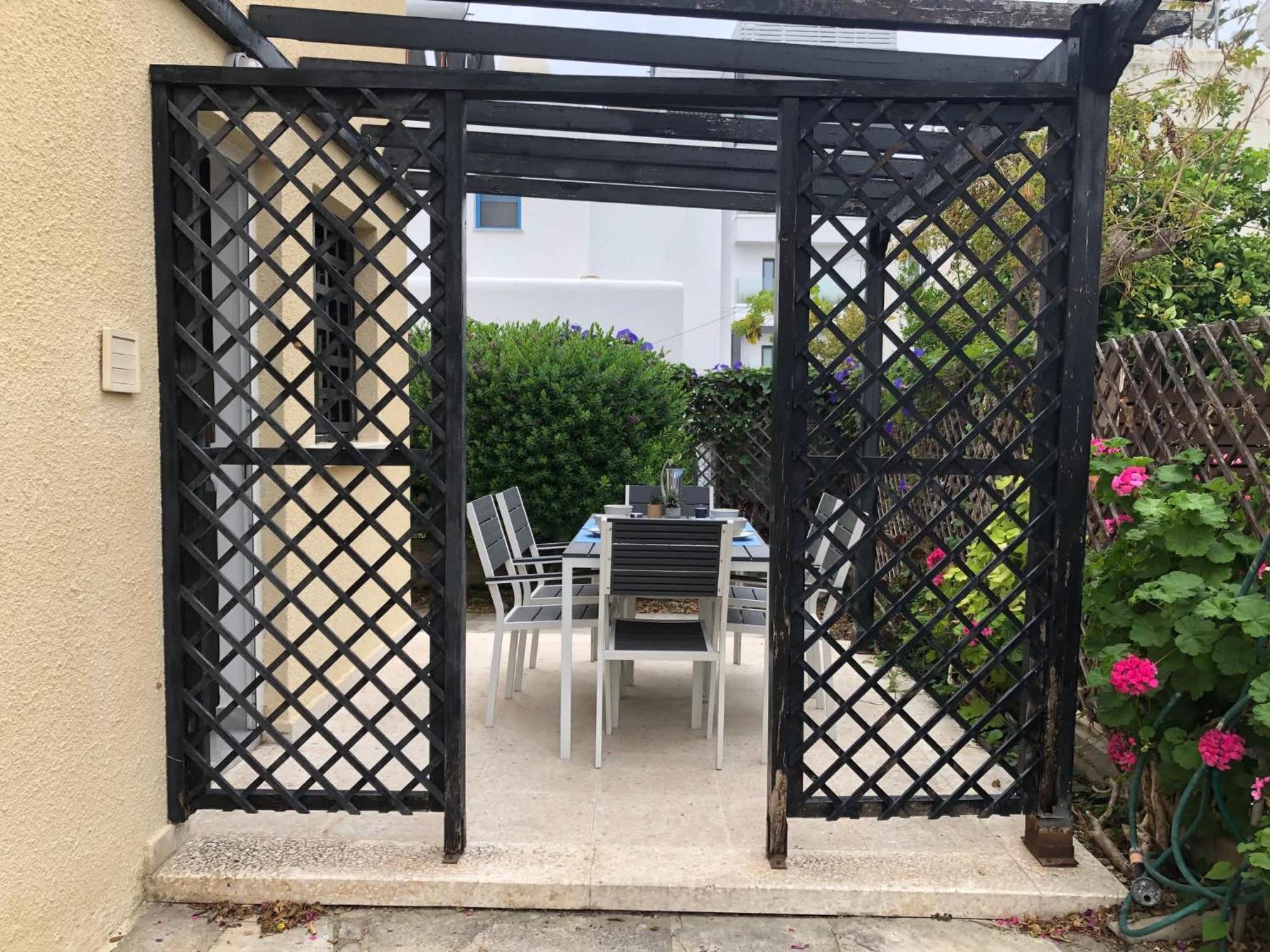 Villa Luxurious 3-bed Villa, Modern Decor, Communal Pool Paphos
