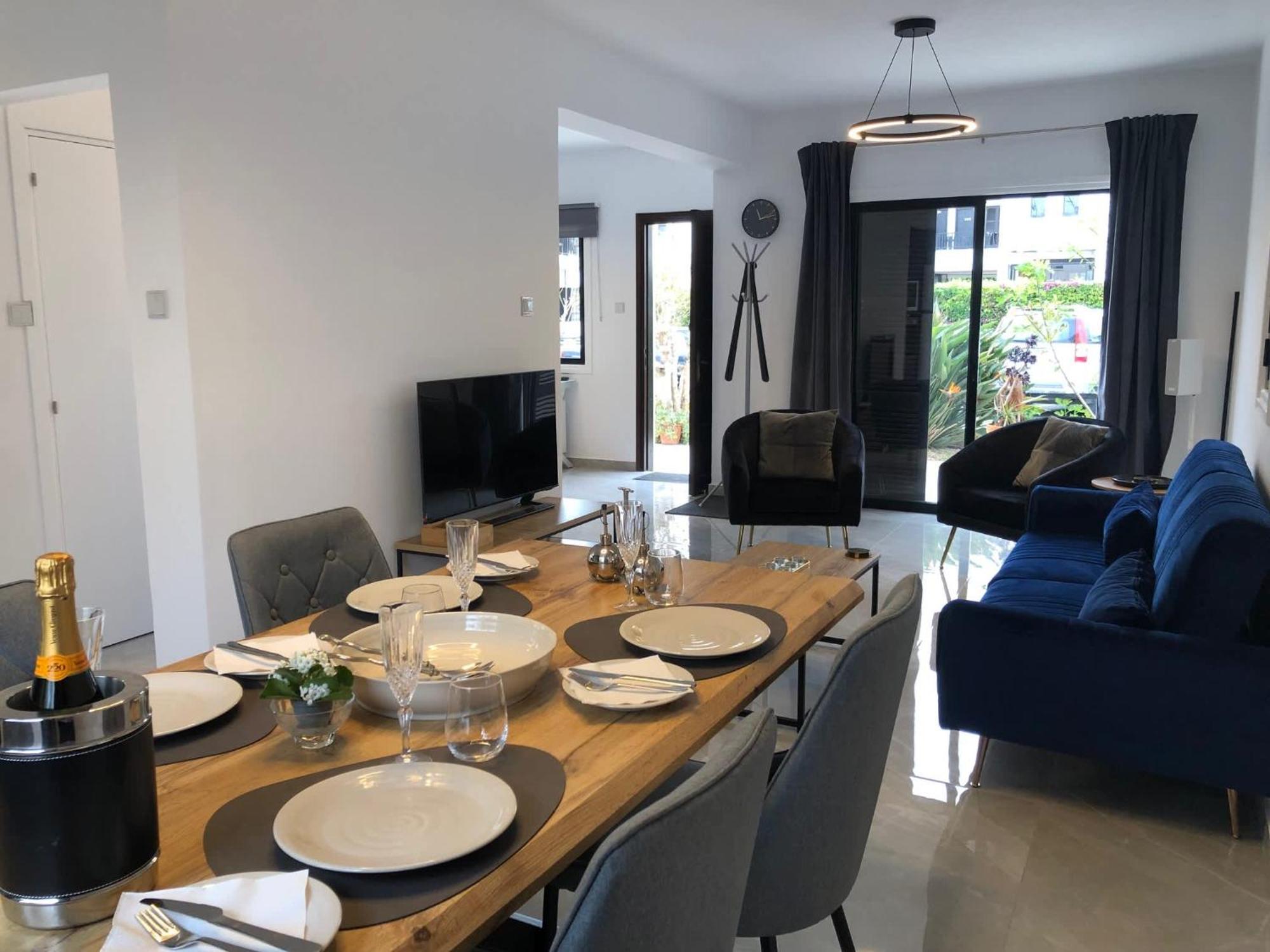 Luxurious 3-bed Villa, Modern Decor, Communal Pool * Paphos