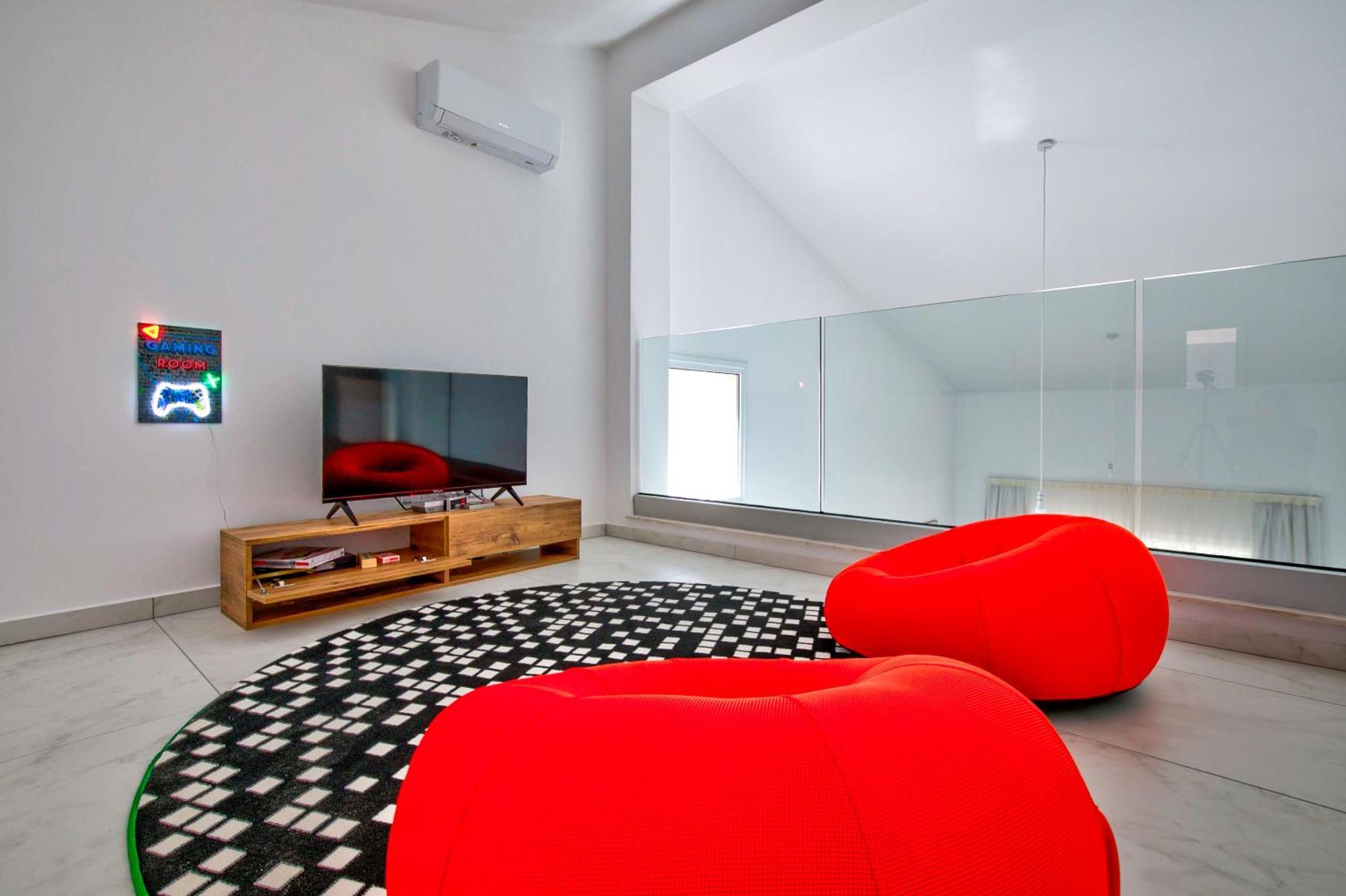 Villa Aphrodite Gardens Modern By Vichy Holidays *