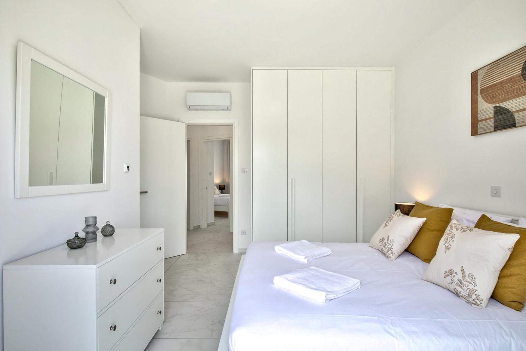 Villa Aphrodite Gardens Modern By Vichy Holidays