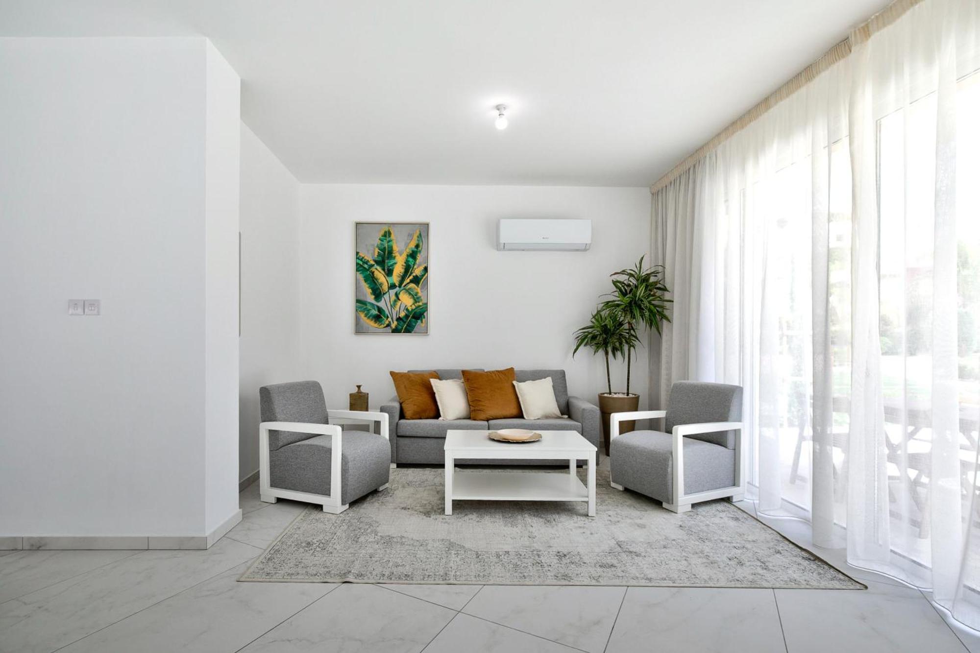 Villa Aphrodite Gardens Modern By Vichy Holidays Paphos