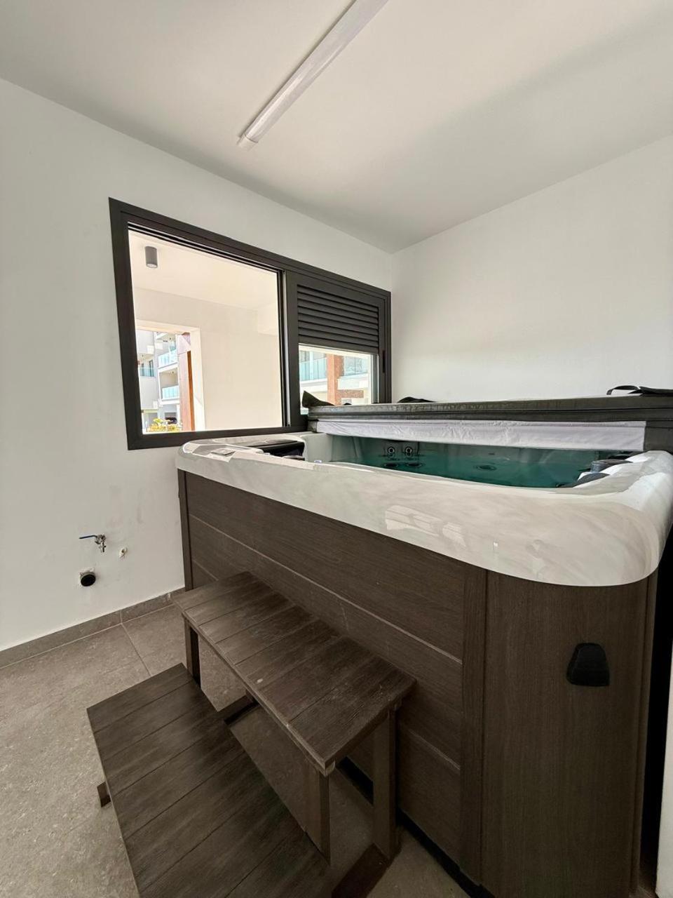 And Chill -luxury In Kato Paphos
