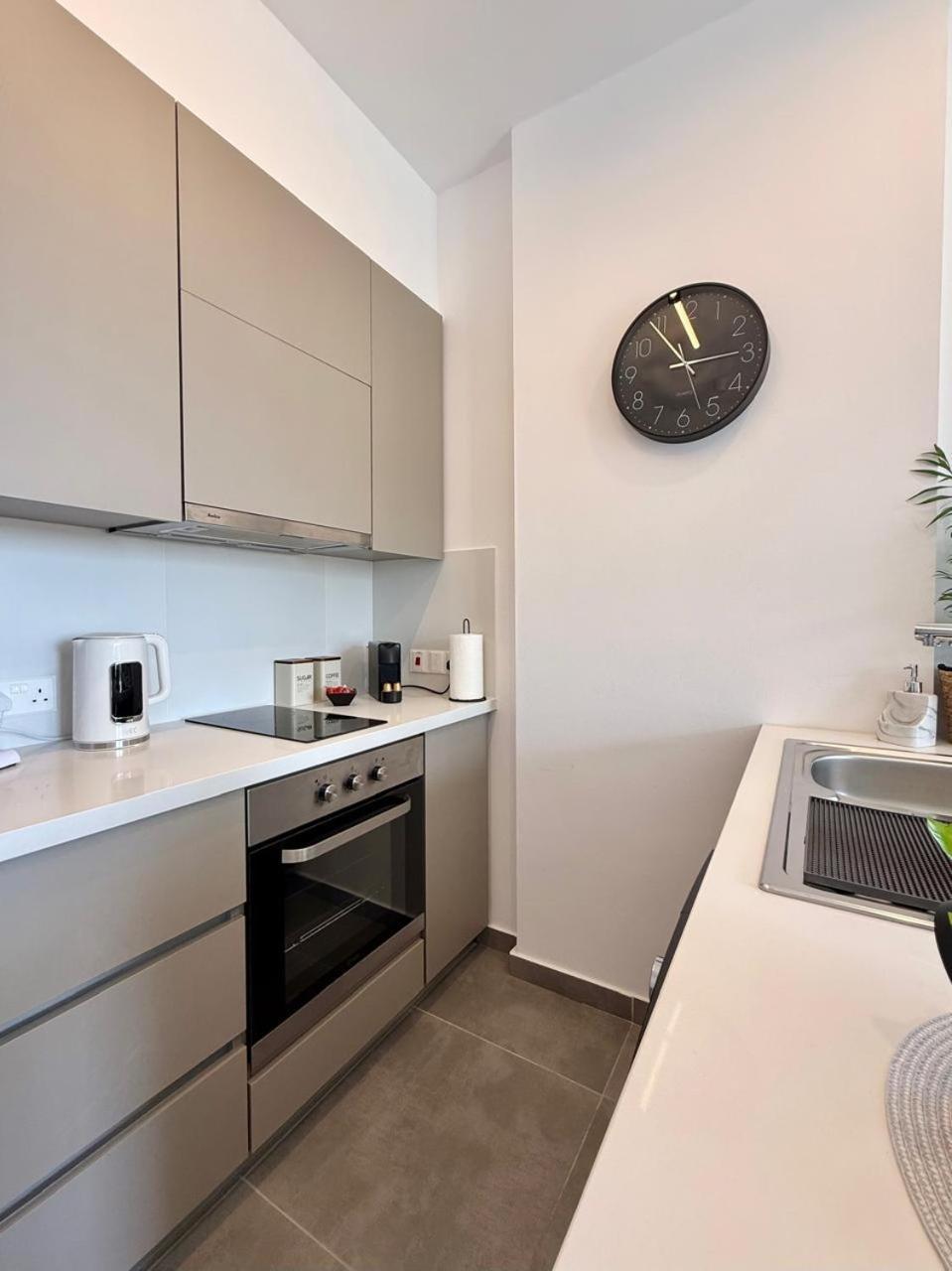 And Chill -luxury In Kato Apartment *