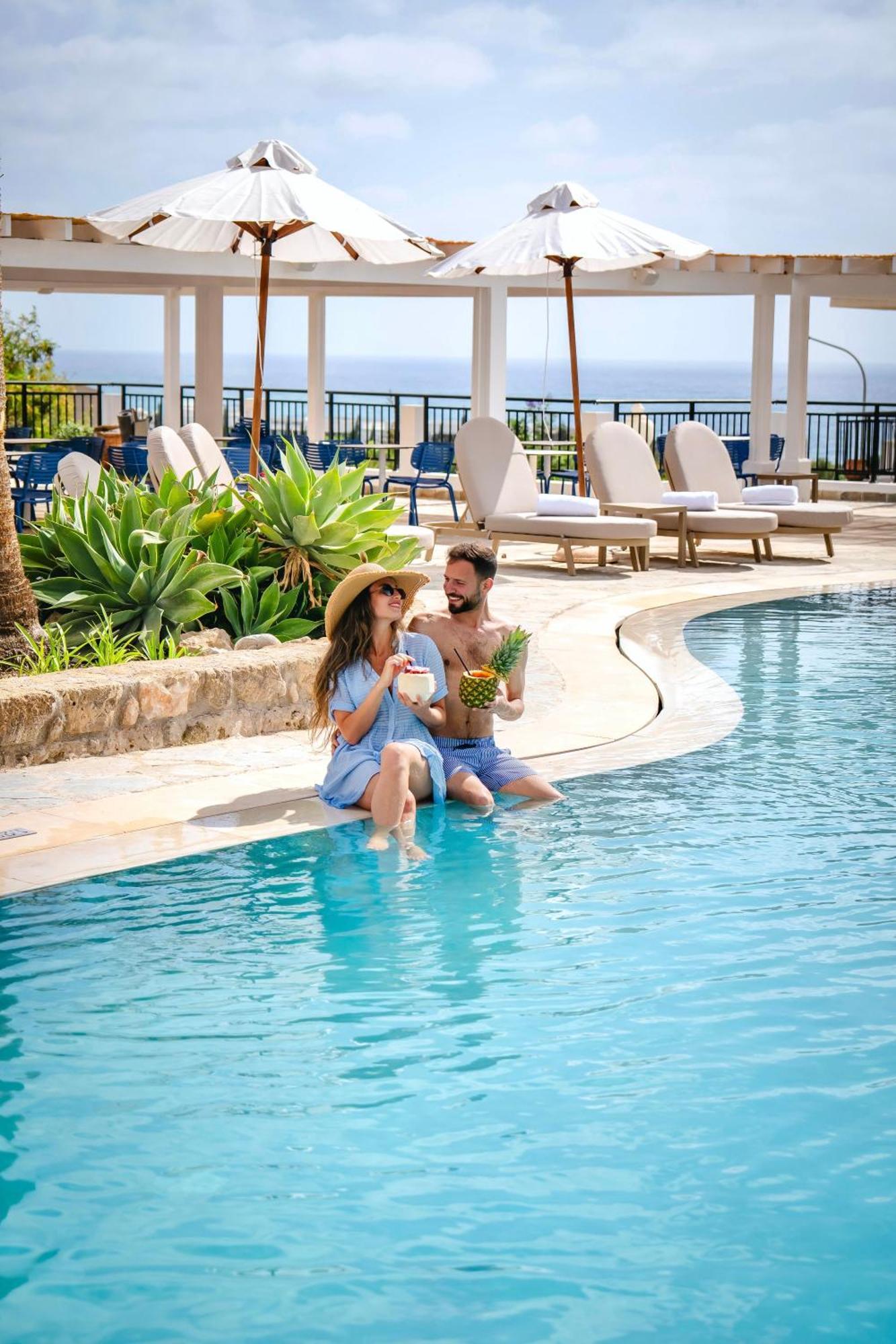 Wellclub - Family Wellness & Seaview Suites Hotel Paphos