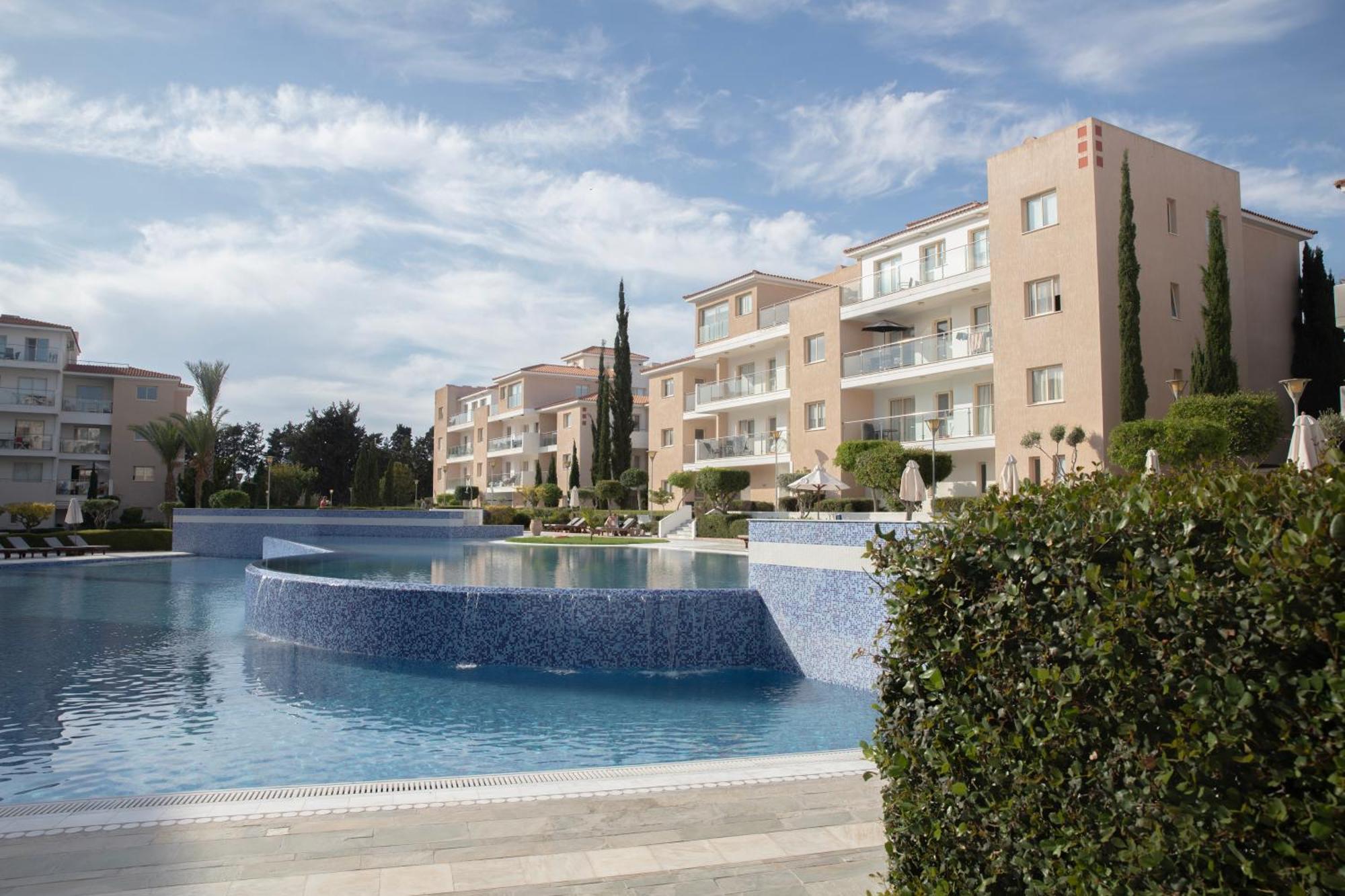Elysia Park Apartment *