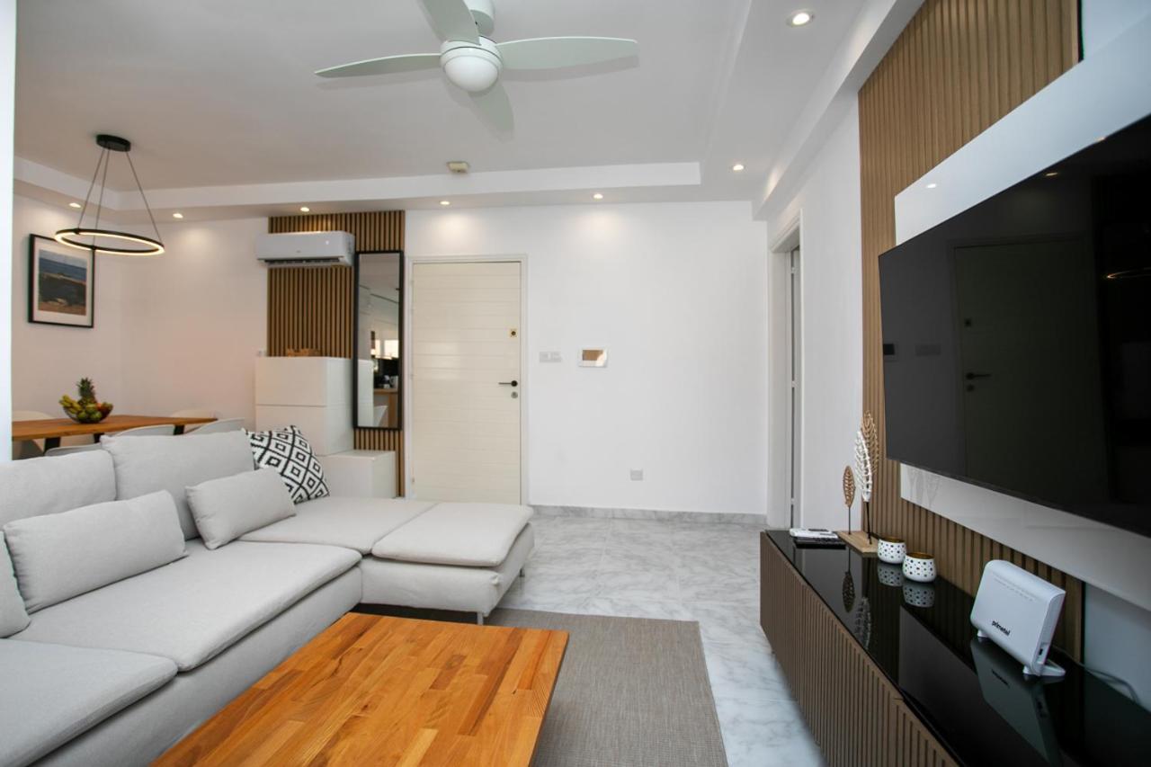 Joanne's Lovely 2 Bedroom Apt. * Paphos