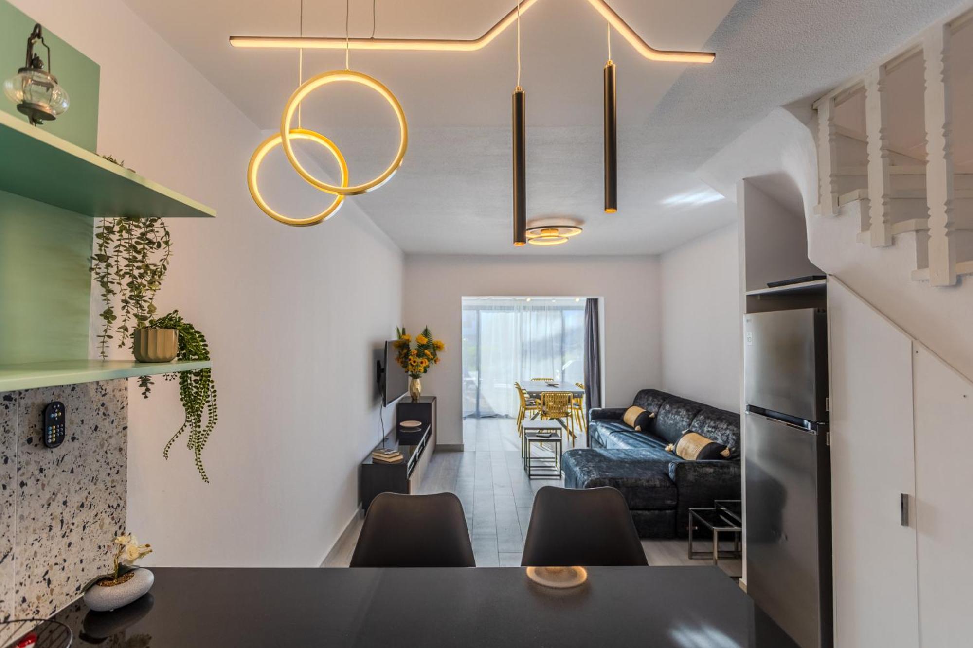 Apartment Taheli's Modern Townhouse With A Pool *