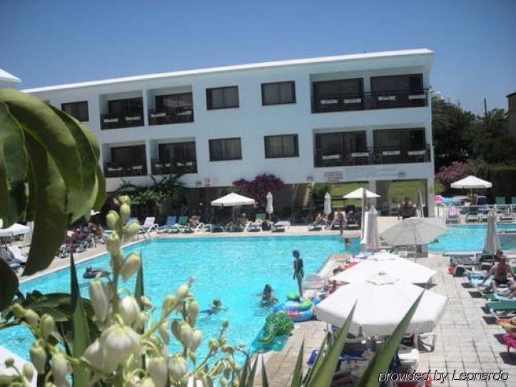 Hotel Pyramos 2*