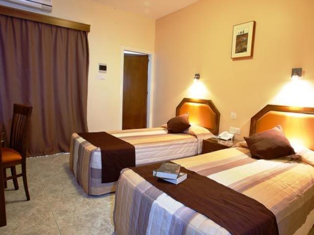 Hotel Pyramos 2*